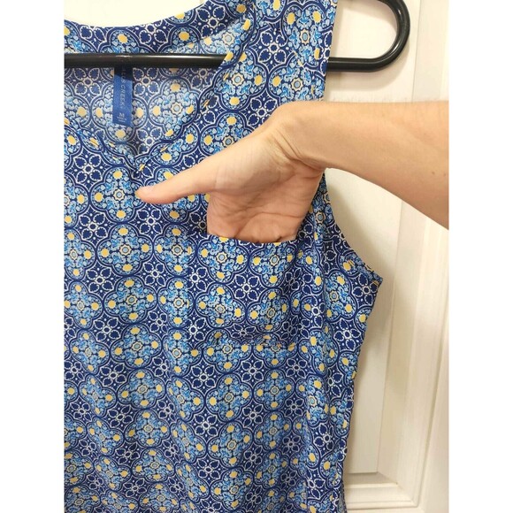 Sleeveless Blue Floral Blouse Tank Front Pocket Womens Size Medium - Picture 2 of 6